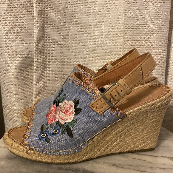 Tom’s Embroidered Wedges - Picture 2 of 8